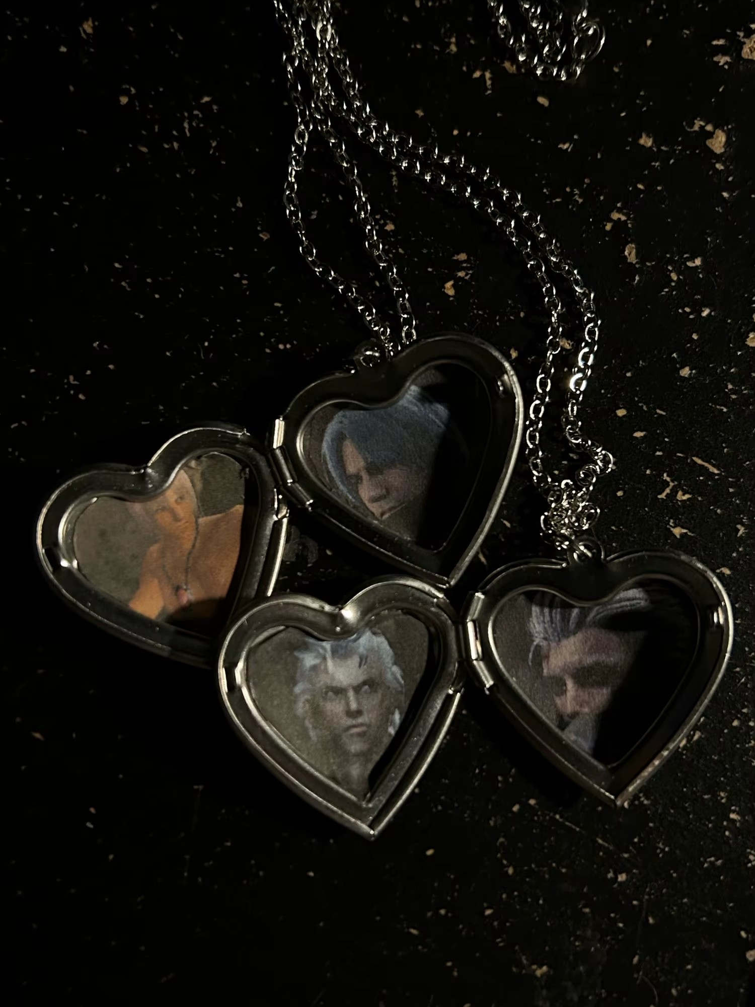Heart Locket Necklace Photo - Romantic Heart Locket Pendant Openable Female