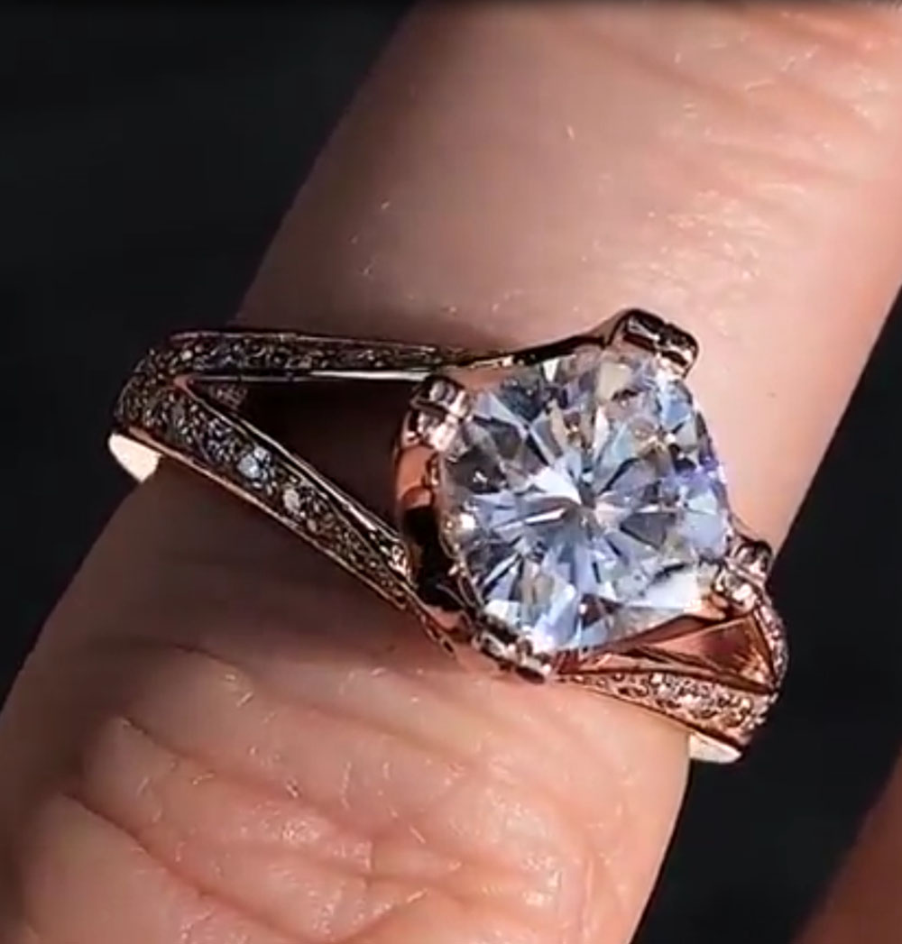Custom Solid 10K Rose Gold Wom - Moissanite Engagement Ring 1 Carat 评论和价格